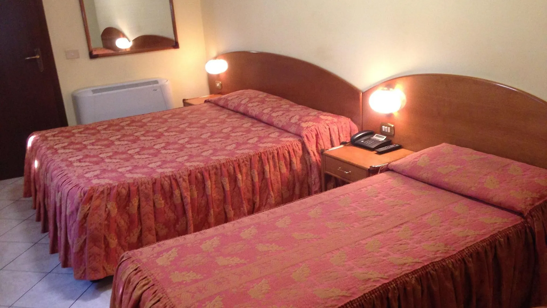 Hotel La Caravella Milan 2*,