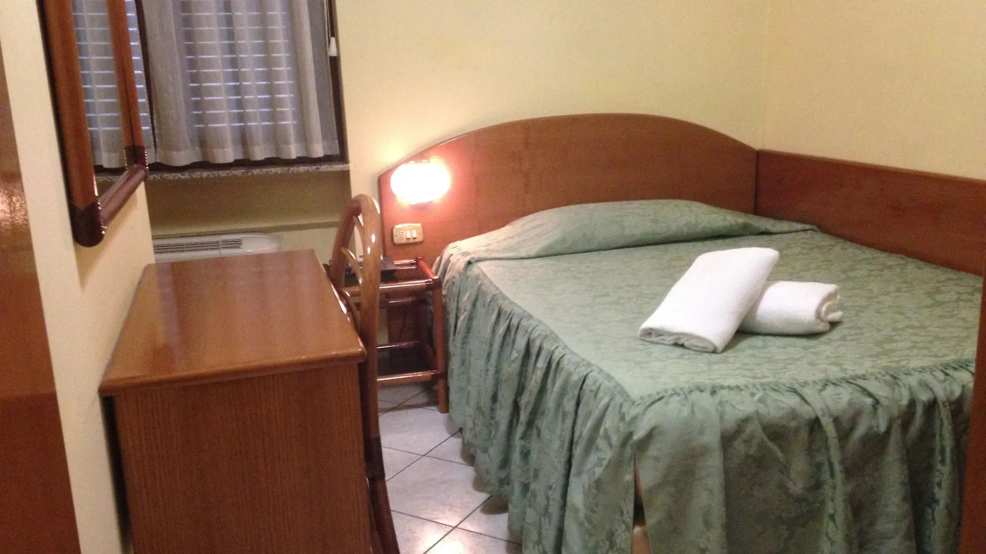 **  Hotel La Caravella Milánó Olaszország