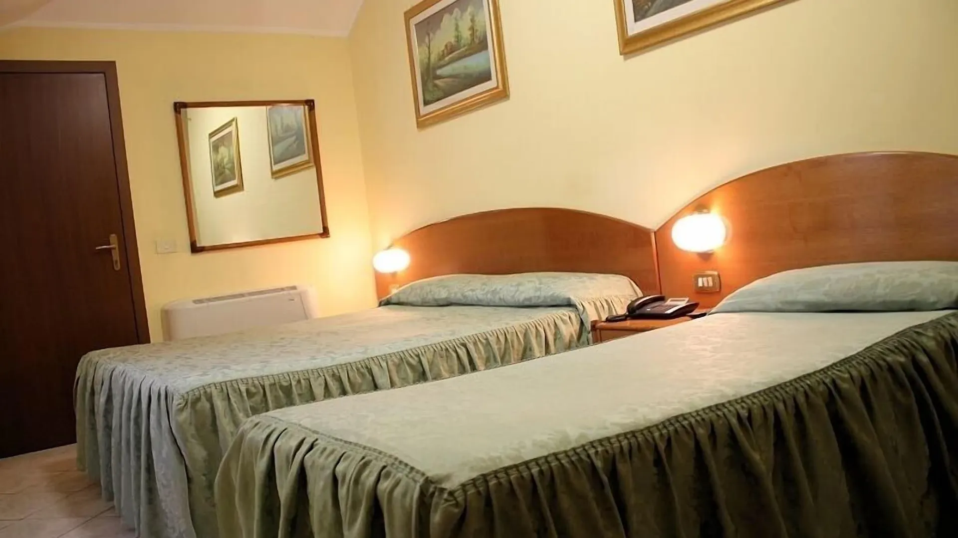 Hotel La Caravella Milánó 2*,  Olaszország